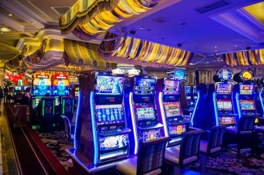 shienslot Erek Erek live dealer studio with HD camera feed and number display